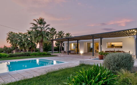 Villa i Chiani 8: Wohngebiet, Zuhause, Dach, Estate, Schatten, Garten, Landscaping, Resort, Outdoor Struktur, Hazienda