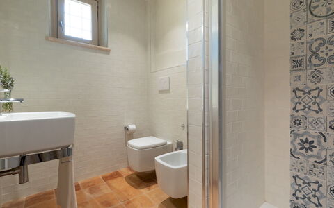 Casale Grottini 8: Flooring, Badezimmer, Fussboden, Armatur, Toilleten Sitz, Toilette, Interior Design, Fliese, Sinken, Installation