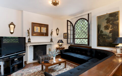 Villa Manganelli 12: Möbel, Interior Design, Couch, Wand, Flooring, Holz, Fussboden, Wohnzimmer, Zimmer, Decke