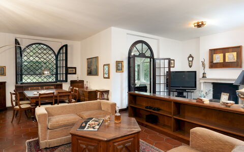 Villa Manganelli 12: Möbel, Interior Design, Flooring, Zimmer, Decke, Fussboden, Tabelle, Zuhause, Beleuchtung, Couch