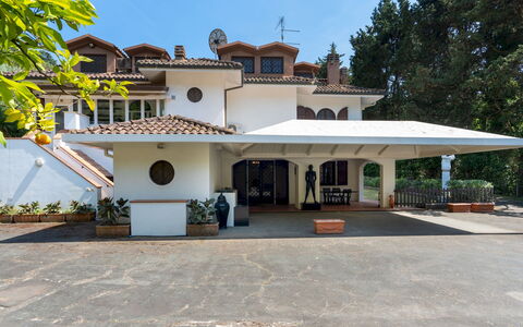 Villa Manganelli 12: Dach, Zuhause, Wohngebiet, Estate, Schatten, Outdoor Struktur, Hazienda, Villa, Balkon, Villa