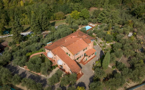 Villa Adisa 8: Wohngebiet, Haus, Die Architektur, Estate, Dach, Landschaft, Zuhause, Menschliche Siedlung, Ländliches Gebiet, Hütte