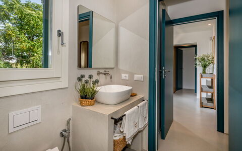 Casavento Puzziteddu 6: Wand, Interior Design, Flooring, Holz, Fussboden, Armatur, Zuhause, Badezimmer, Tür, Beleuchtung
