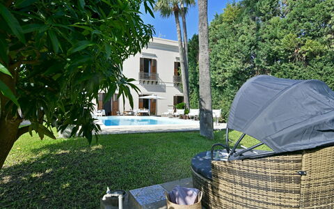 Villa Afrodite 8: Schwimmbad, Resort, Estate, Hazienda, Schatten, Eco Hotel, Gartenmöbel, Villa, Sonnenliege, Stuhl