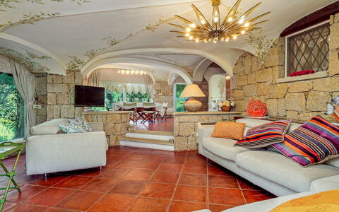 Villa Stella 6: Interior Design, Möbel, Flooring, Decke, Fussboden, Zimmer, Couch, Wohnzimmer, Stuhl, Zimmerpflanze