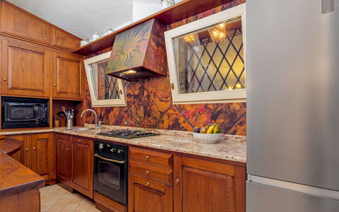 Villa Stella 6: Küche, Holz, Countertop, Cabinetry, Major Appliance, Interior Design, Flooring, Küchengerät, Beleuchtung, Braun