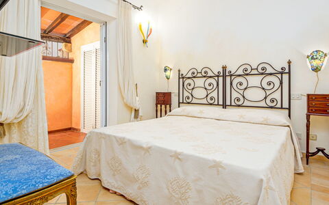 Villa Stella 6: Flooring, Fussboden, Interior Design, Schlafzimmer, Bett, Möbel, Bettdecke, Zimmer, Decke, Bedding