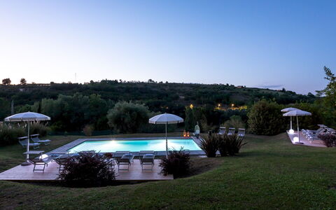 I Lauri 12: Schwimmbad, Resort, Gartenmöbel, Estate, Hinterhof, Landscaping, Rasen, Sonnenliege, Thermae, Eco Hotel