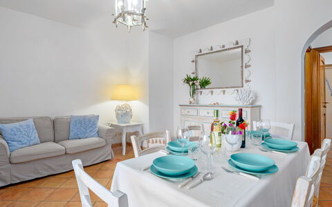 Casa Maestrale 6: Möbel, Interior Design, Tabelle, Flooring, Zimmer, Küche & Esszimmer Tisch, Fussboden, Stuhl, Zuhause, Esszimmer