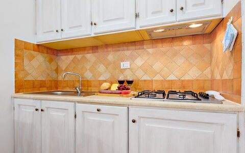 Casa Maestrale 6: Küche, Countertop, Holz, Interior Design, Major Appliance, Flooring, Küchengerät, Fussboden, Cabinetry, Zimmer