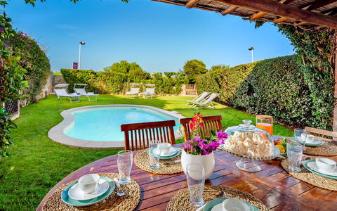 Casa Maestrale 6: Schwimmbad, Resort, Garten, Eco Hotel, Landscaping, Gartenmöbel, Freizeit, Rasen, Hazienda, Estate