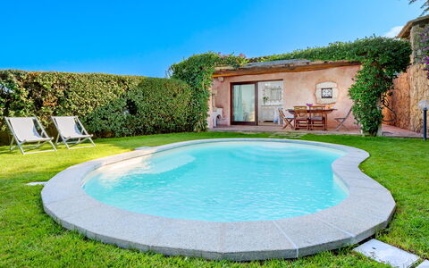Casa Maestrale 6: Blau, Wasser, Schwimmbad, Freizeit, Resort, Gartenmöbel, Eco Hotel, Schatten, Water Feature, Hinterhof