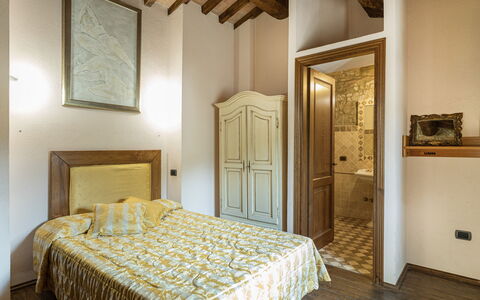 Residenza Collefiorito 26: Schlafzimmer, Wand, Bett, Interior Design, Möbel, Holz, Bettdecke, Bedding, Decke, Flooring