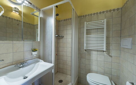 Residenza Collefiorito 26: Interior Design, Flooring, Fussboden, Zimmer, Decke, Möbel, Armatur, Sinken, Zapfhahn, Installation