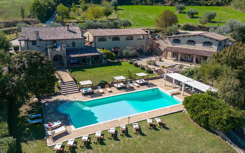 Residenza Collefiorito 26: Resort, Estate, Freizeit, Schwimmbad, Regenschirm, Hazienda, Villa, Bauernhaus, Hotel, Villa