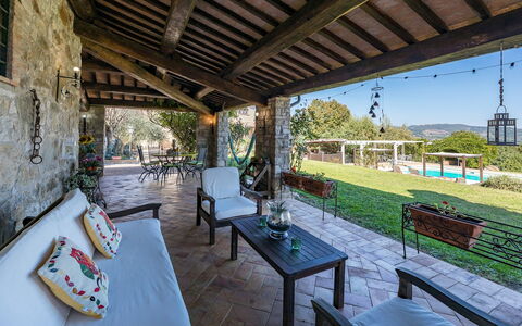 Residenza Collefiorito 26: Möbel, Hütte, Blumentopf, Stuhl, Estate, Veranda, Schatten, Eco Hotel, Zimmerpflanze, Hazienda