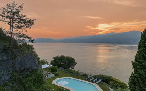 Villa Eden 8: Blau, Gewässer, Natürliche Landschaft, Hügel, Küsten Und Ozeanische Forms, Küste, See, Meer, Landspitze, Gebirge