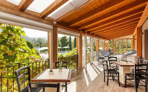 Tenuta Esdra 20: Holz, Möbel, Veranda, Tabelle, Stuhl, Küche & Esszimmer Tisch, Balkon, Restaurant, Eco Hotel, Holzbeize
