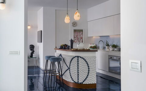 Villa Ponti 6: Möbel, Interior Design, Flooring, Wand, Light Fixture, Küche, Countertop, Fussboden, Holz, Decke
