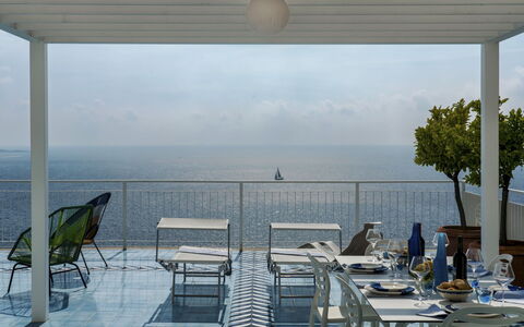 Villa Ponti 6: Möbel, Gartenmöbel, Stuhl, Tabelle, Meer, Tisch Im Freien, Ozean, Schatten, Resort, Balkon