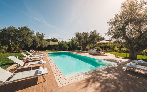 Trulli Biancapetra 8+2: Schwimmbad, Resort, Estate, Gartenmöbel, Eco Hotel, Hazienda, Garten, Landscaping, Sonnenliege, Villa