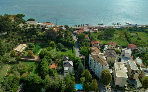 Villa Liberty Albisola 6+2: Gewässer, Baum, Grün, Wohngebiet, Küste, Küsten Und Ozeanische Forms, Stadt, Sommer, Vogelperspektive