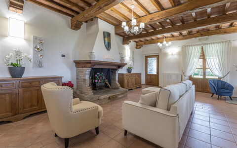 Tenuta Montiepoli 12+3: Möbel, Interior Design, Holz, Flooring, Zuhause, Tabelle, Beleuchtung, Zimmer, Wohnzimmer, Fussboden
