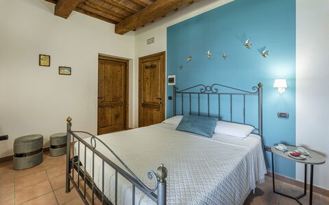 Tenuta Montiepoli 12+3: Möbel, Interior Design, Wand, Schlafzimmer, Bett, Holz, Decke, Flooring, Fussboden, Zimmer