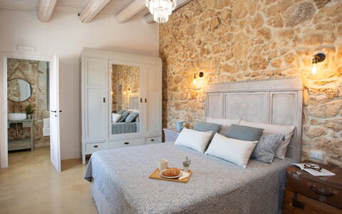 Palmento San Lorenzo 6: Möbel, Interior Design, Wand, Schlafzimmer, Flooring, Bett, Fussboden, Schublade, Zimmer, Beleuchtung