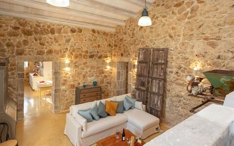 Palmento San Lorenzo 6: Möbel, Wand, Interior Design, Flooring, Decke, Fussboden, Beleuchtung, Zimmer, Tabelle, Wohnzimmer