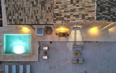 Palmento San Lorenzo 6: Schwimmbad, Die Architektur, Flooring, Verbundwerkstoff, Fussboden, Stuhl, Resort, Beton, Hof, Gartenmöbel