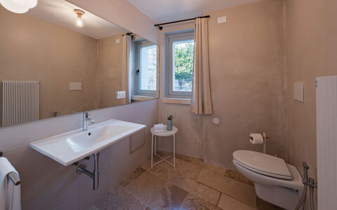 Opuntia Trulli e Lamie 10: Armatur, Wand, Flooring, Badezimmer, Fussboden, Interior Design, Sinken, Zapfhahn, Bad Sink, Installation