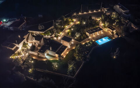 Opuntia Trulli e Lamie 10: Schwimmbad, Nacht, Resort, Wohngebiet, Mitternacht, Landschaft Beleuchtung, Estate, Eco Hotel, Hotel