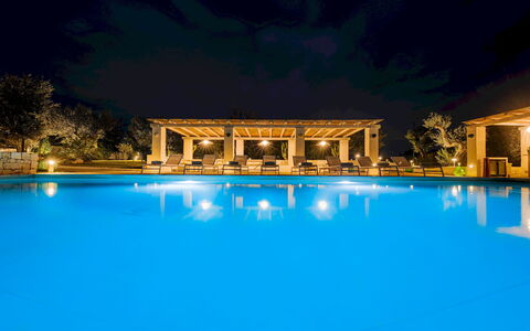 Opuntia Trulli e Lamie 10: Schwimmbad, Blau, Resort, Thermae, Eco Hotel, Reflecting Pool, Reflexion, Estate, Gartenmöbel, Hazienda