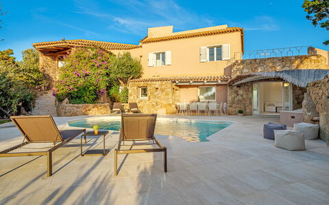Villa Anga 10+1: Schwimmbad, Wohngebiet, Haus, Zuhause, Gartenmöbel, Estate, Resort, Menschliche Siedlung, Villa, Eco Hotel