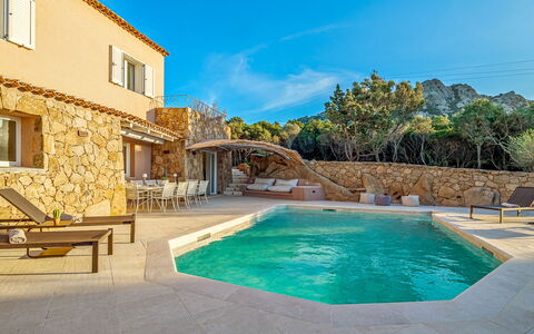 Villa Anga 10+1: Schwimmbad, Resort, Gartenmöbel, Estate, Eco Hotel, Villa, Thermae, Ferienort, Urlaub, Regenschirm