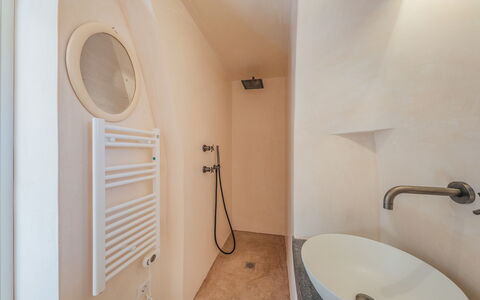 Borgo Dell'Agrumeto 8: Armatur, Flooring, Fussboden, Badezimmer, Interior Design, Decke, Installation, Zimmer, Zapfhahn, Toilette