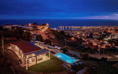 Villa Gioia 8: Schwimmbad, Resort, Estate, Dämmerung, Ferienort, Villa, Hotel, Abend, Eco Hotel, Strandresort
