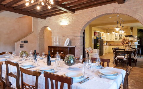Villa Isotta 8+4: Möbel, Interior Design, Flooring, Tabelle, Stuhl, Decke, Holz, Esszimmer, Küche & Esszimmer Tisch, Fussboden