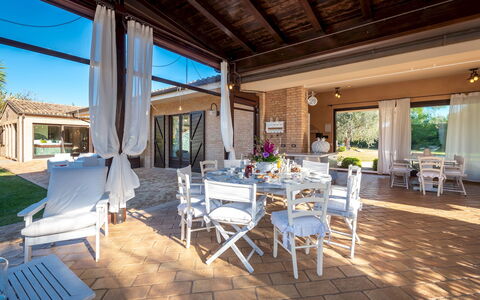 Villa Isotta 8+4: Möbel, Resort, Zuhause, Gartenmöbel, Schwimmbad, Stuhl, Estate, Eco Hotel, Terrasse, Küche & Esszimmer Tisch