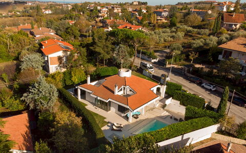 Villa Vae Victis 6: Gebäude, Dach, Wohngebiet, Haus, Zuhause, Nachbarschaft, Die Architektur, \Stadt, Vorort, Menschliche Siedlung