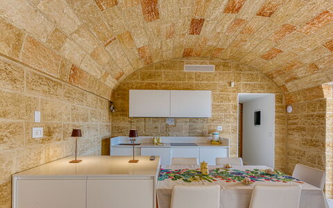 Villa Porta Azzurra 6+2: Interior Design, Decke, Flooring, Fussboden, Backstein, Küche, Natürliches Material, Steinwand, Fliese, Light Fixture