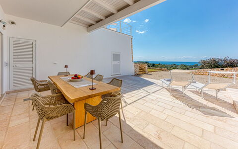 Villa Porta Azzurra 6+2: Stuhl, Meer, Gartenmöbel, Ozean, Schatten, Balkon, Resort, Villa, Tropen, Fliese