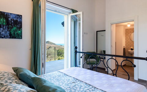 Dimora Campo delle Mura 4+2: Möbel, Interior Design, Beleuchtung, Zimmer, Fussboden, Zuhause, Decke, Wohnung, Stuhl, Schlafzimmer
