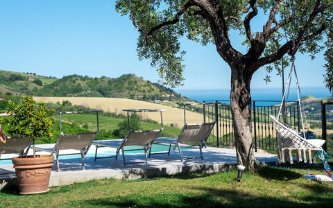 Dimora Campo delle Mura 4+2: Möbel, Gartenmöbel, Stuhl, Schatten, Freizeit, Rasen, Garten, Landscaping, Eco Hotel, Garten