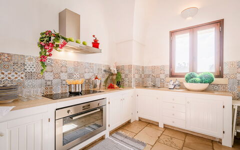 Masseria Samali 14+4: Interior Design, Küche, Flooring, Fussboden, Countertop, Cabinetry, Fliese, Decke, Küchengerät, Zimmer