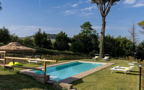Villa Dada 10: Schwimmbad, Garten, Estate, Bauernhaus, Landscaping, Hazienda, Rasen, Garten, Villa, Hinterhof