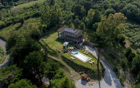 Villa Dada 10: Landschaft, Estate, Grundstueck, Zuhause, Ländliches Gebiet, Hütte, Bauernhaus, Bergstation, Schwimmbad, Vogelperspektive