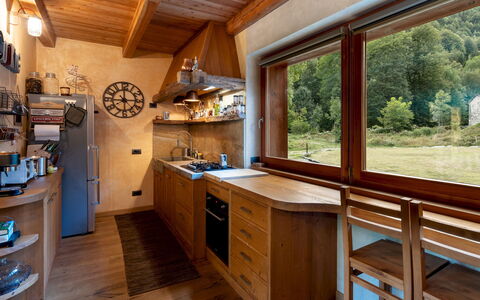 Chalet Walser 4+2: Holz, Interior Design, Holzbeize, Küche, Countertop, Hartholz, Cabinetry, Lack, Sperrholz, Blockhaus
