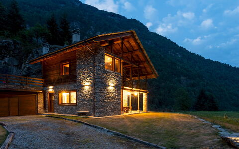 Chalet Walser 4+2: Gebäude, Haus, Zuhause, Die Architektur, Hütte, Dach, Ländliches Gebiet, Gebirge, Senke, Bergstation